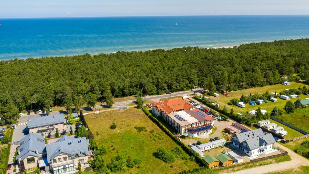 Dworek Bursztynowy Bed & Breakfast 2*