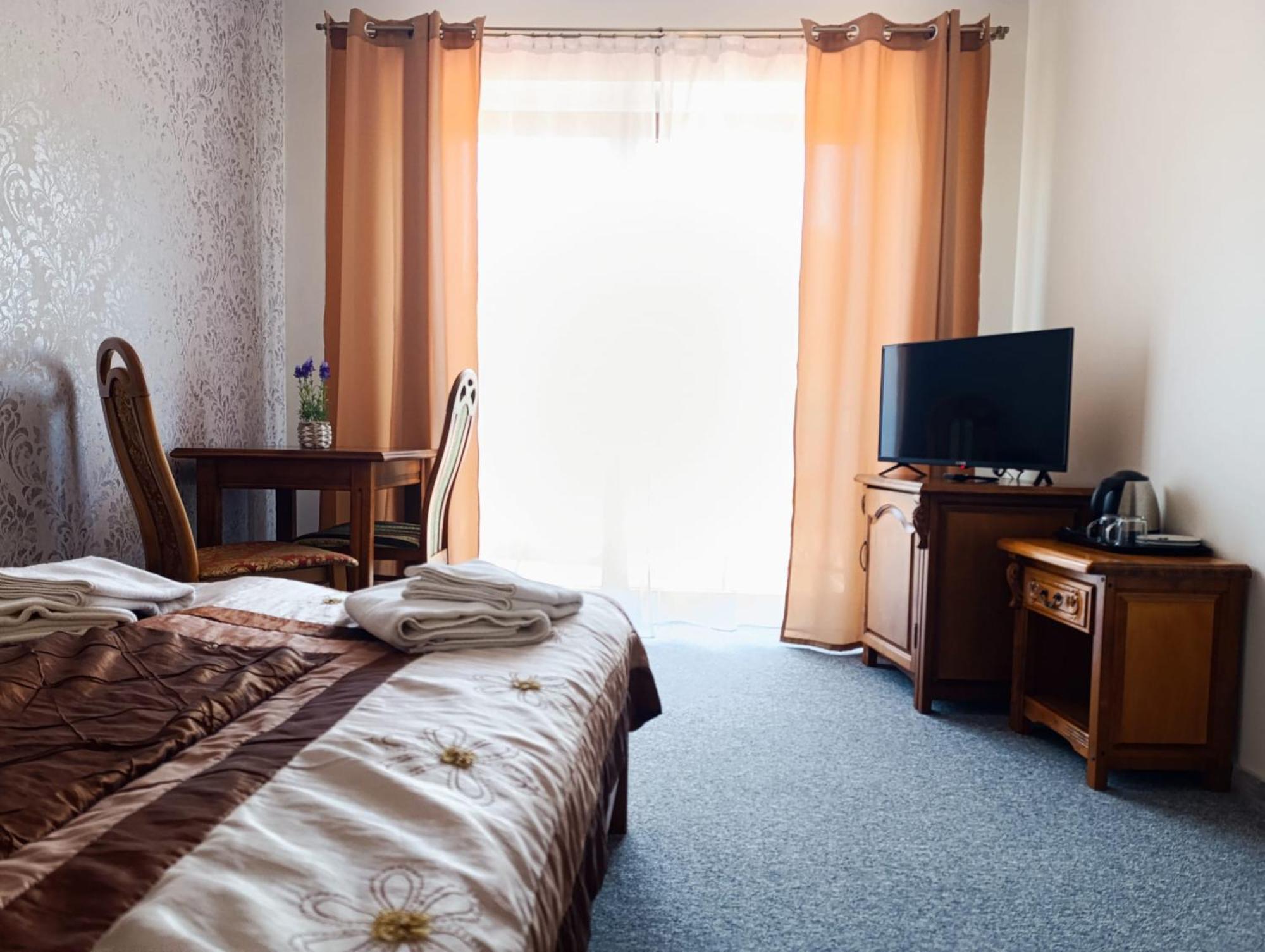 Dworek Bursztynowy Bed & Breakfast