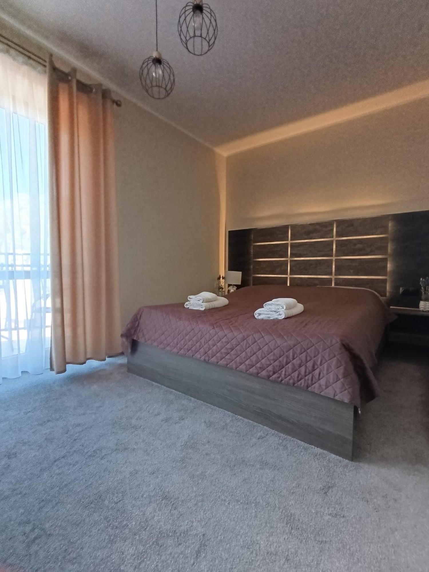 Bed & Breakfast Dworek Bursztynowy 2*