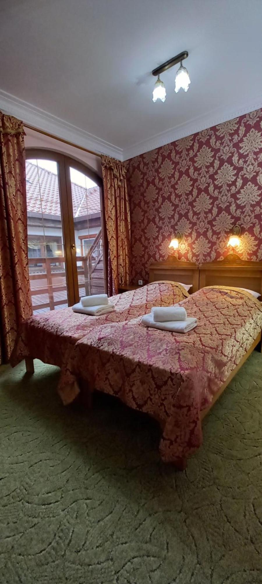 Dworek Bursztynowy Bed & Breakfast