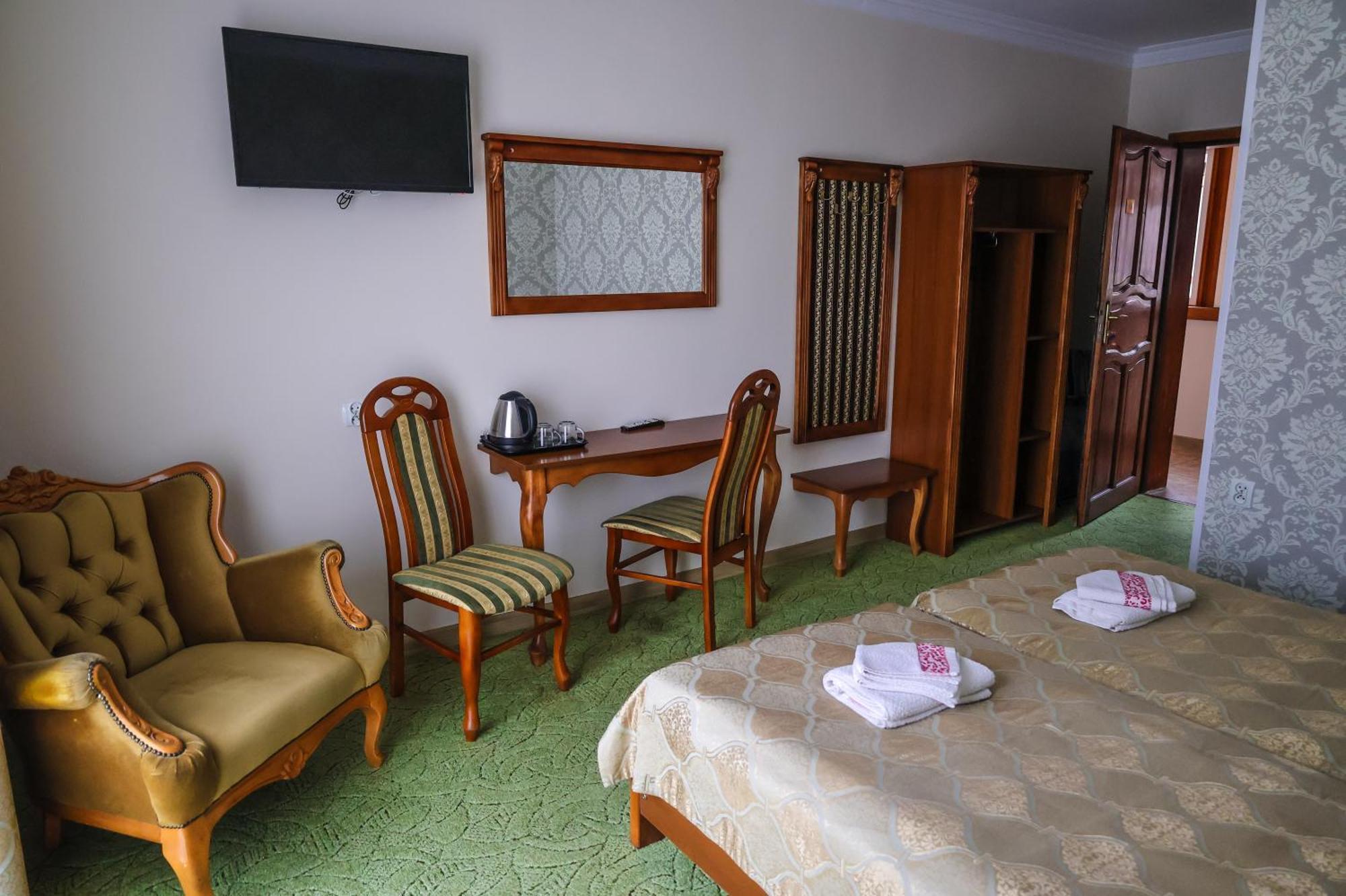 Dworek Bursztynowy Bed & Breakfast Karwia